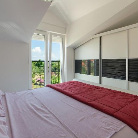 Apartments Goran By Rent Istria Умаг Екстериор снимка