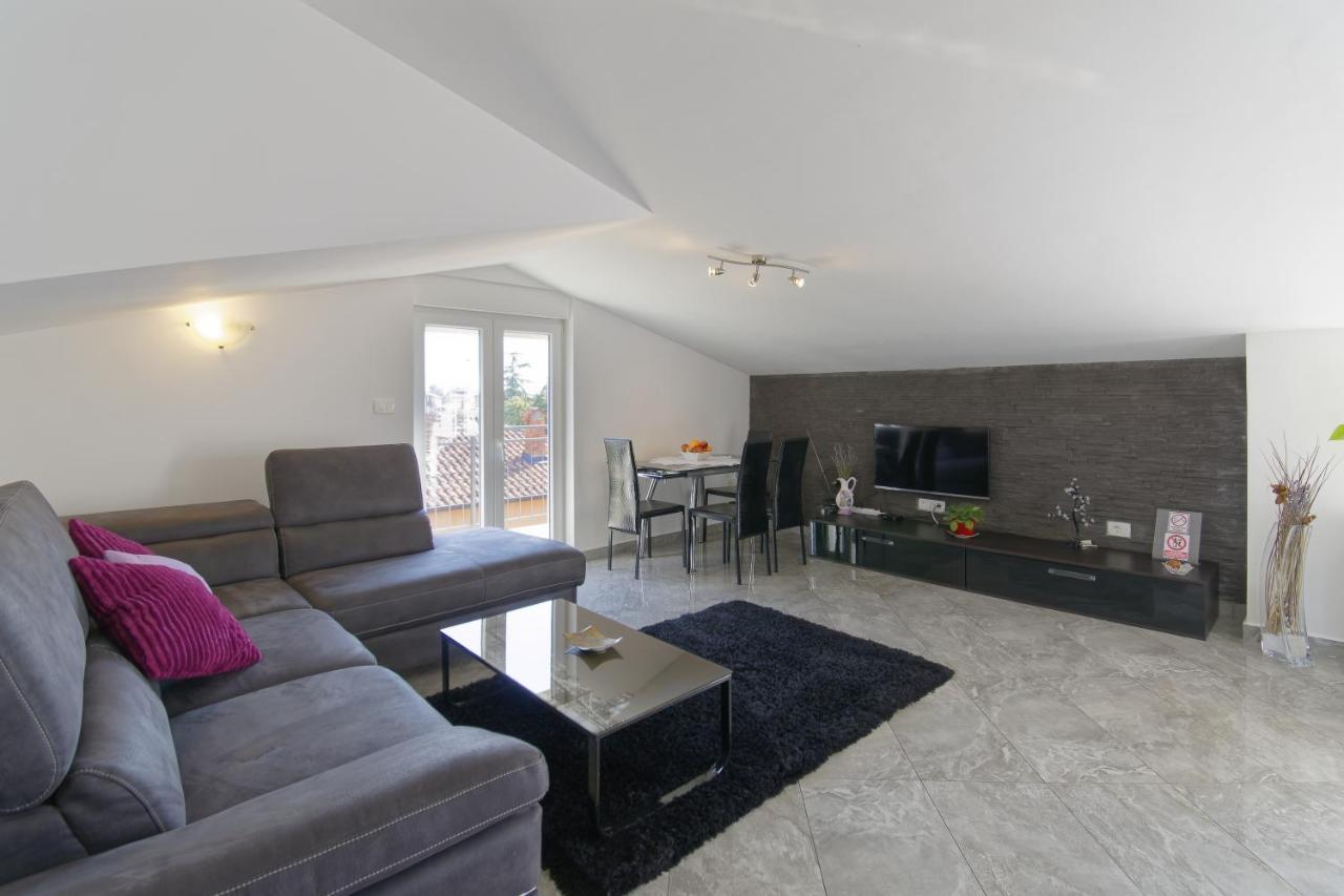 Apartments Goran By Rent Istria Умаг Екстериор снимка