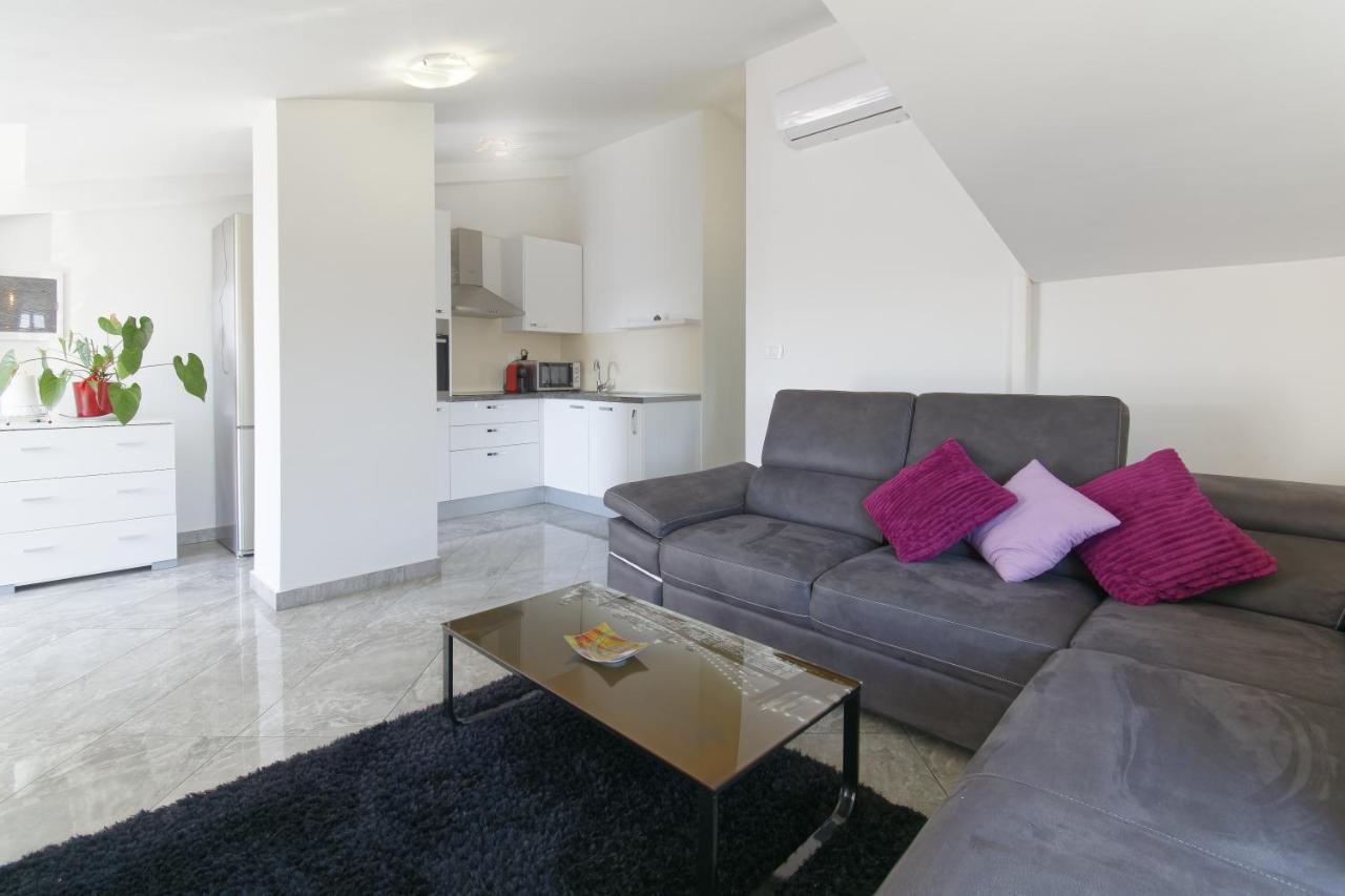 Apartments Goran By Rent Istria Умаг Екстериор снимка