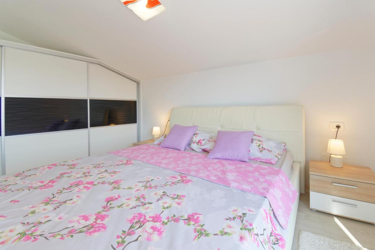 Apartments Goran By Rent Istria Умаг Екстериор снимка