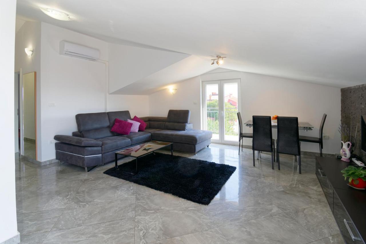 Apartments Goran By Rent Istria Умаг Екстериор снимка