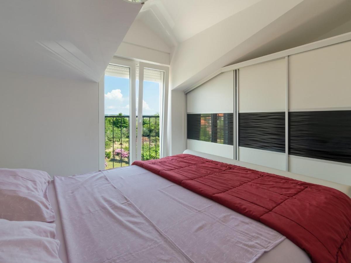 Apartments Goran By Rent Istria Умаг Екстериор снимка